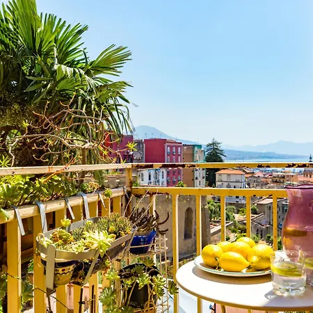 アパート Montemiletto A Panoramic Nest By Napoliapartments ナポリ